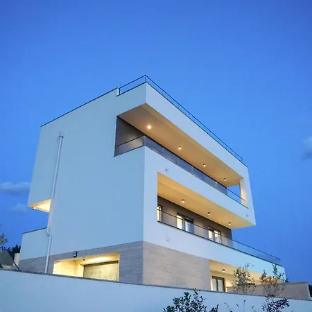 Bella Vista With Heated Pool Rovanjska