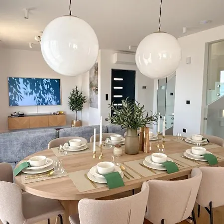 Bella Vista With Heated Pool Βίλα