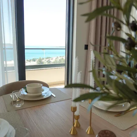 Bella Vista With Heated Pool Villa
