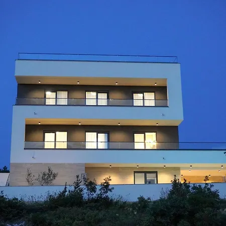 Bella Vista With Heated Pool
